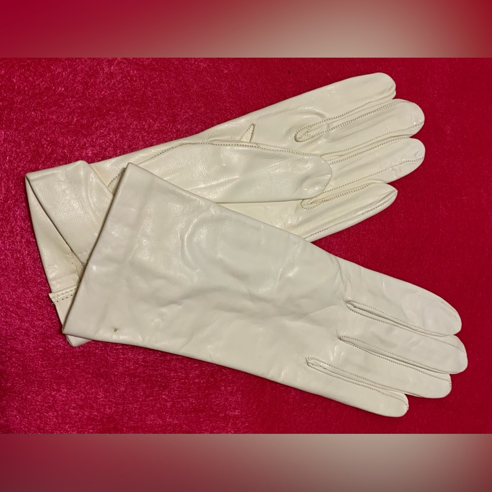 PriorityShip Vintage White Size 6.5 Madova Shiny Leather Gloves Silk Lined Wrist - Picture 7 of 8